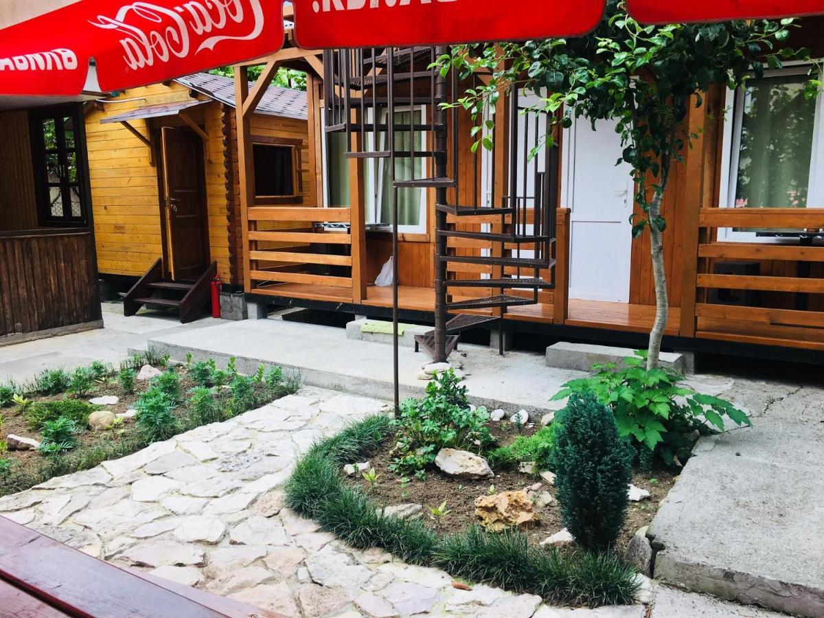Guest House Vladimir Gagra Exterior photo